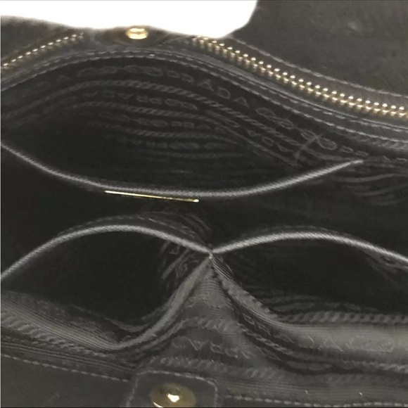 LAST CHANCE OFFER HAS BEEN MADE!!Prada Saffiano leather. Near mint condition!! I - Picture 3 of 14